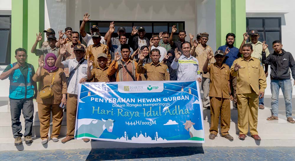 Penyerahan hewan kurban di kecamatan obi Penyerahan hewan kurban di kecamatan obi